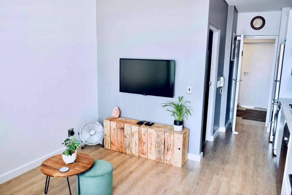 Stunning Studio Apartment In Cbd Кейптаун Экстерьер фото